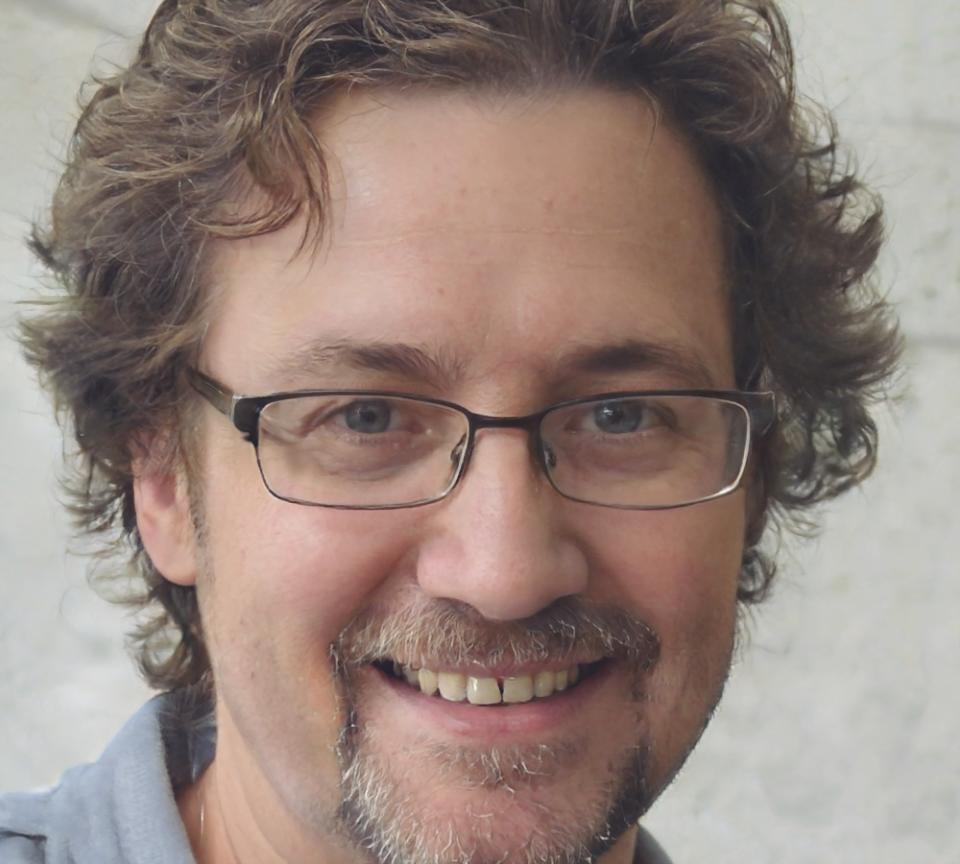 Instructor Aurelio Mendoza